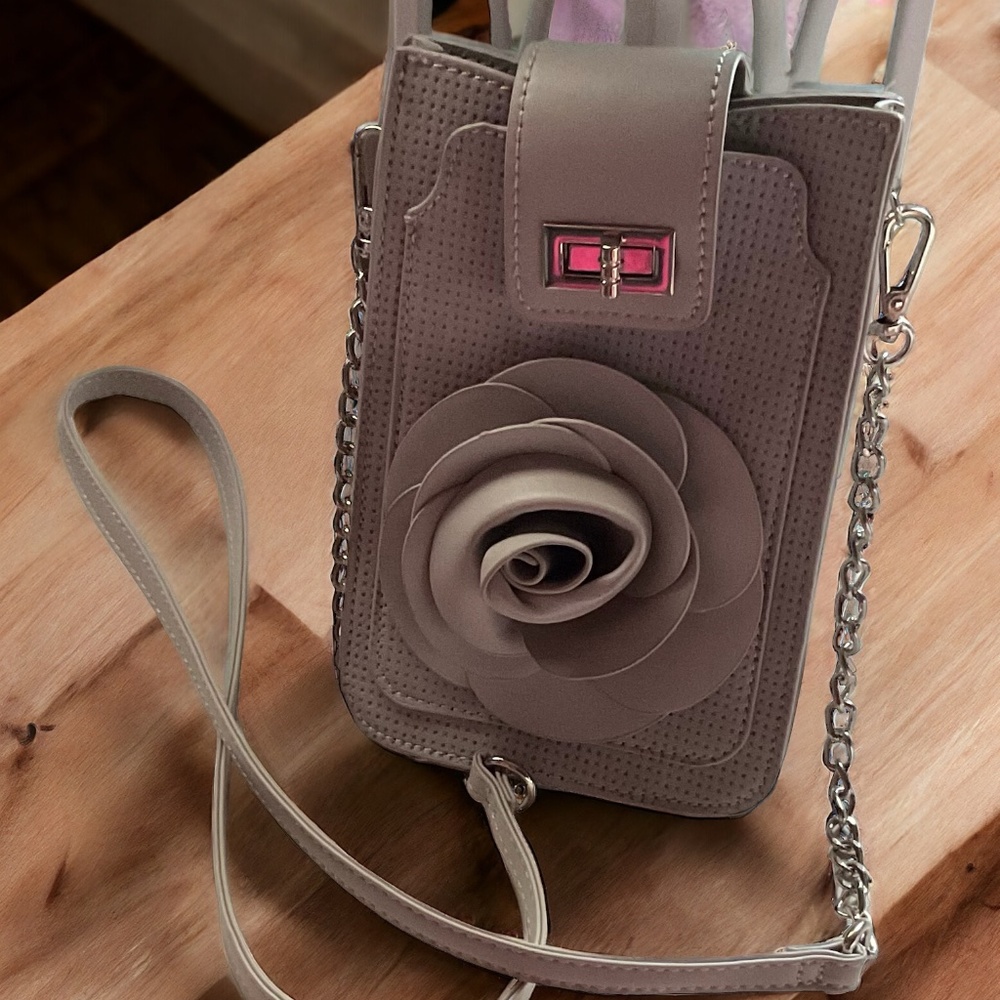 MELLOW WORLD Flower Crossbody in Gray